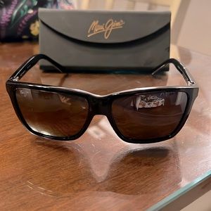 Authentic Unisex Maui Jim sunglasses. Cruzem are the style